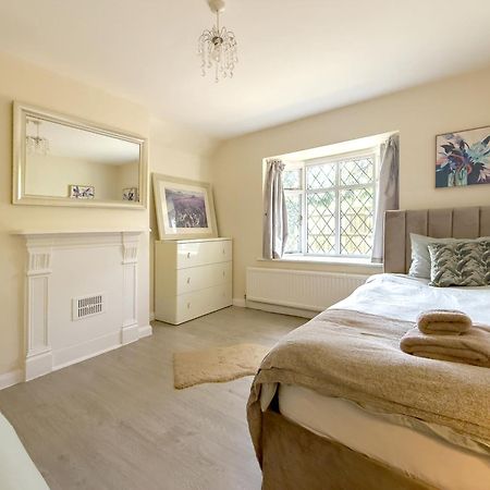 Rural Lodge Stay In Windsor! Hot Tub! Sleeps 20 ブレー エクステリア 写真