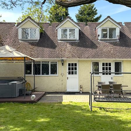 Rural Lodge Stay In Windsor! Hot Tub! Sleeps 20 ブレー エクステリア 写真