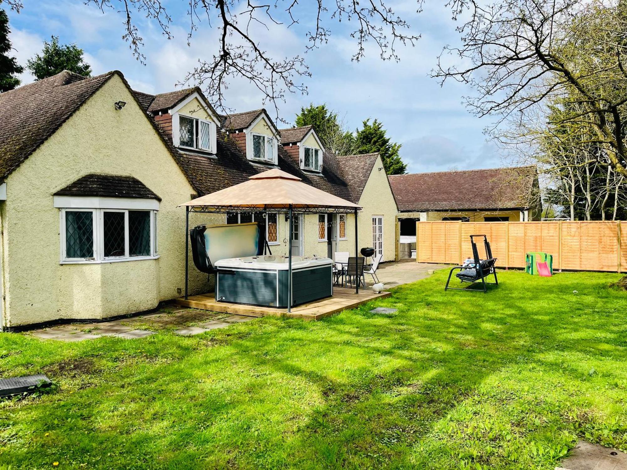 Rural Lodge Stay In Windsor! Hot Tub! Sleeps 20 ブレー エクステリア 写真