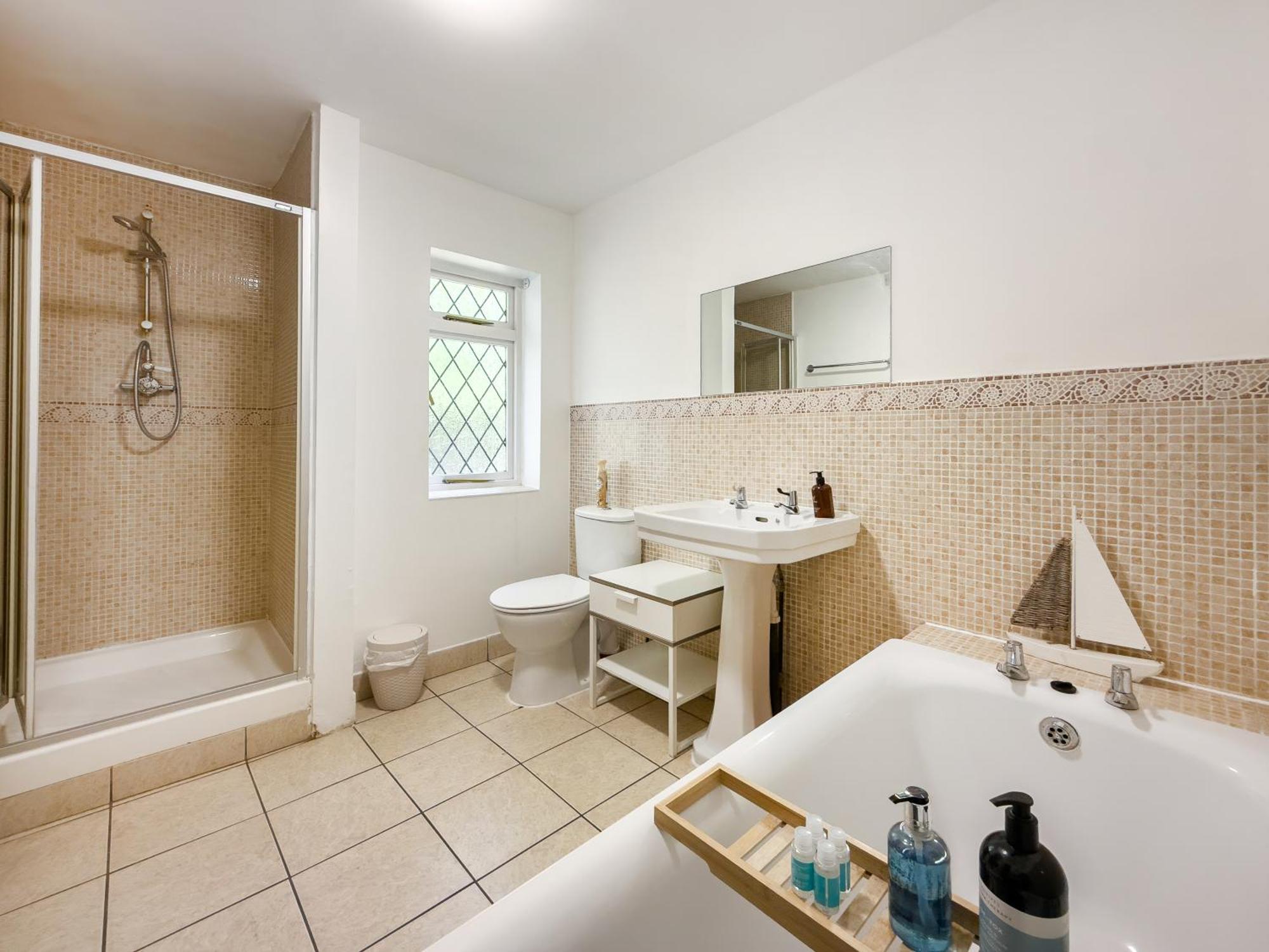 Rural Lodge Stay In Windsor! Hot Tub! Sleeps 20 ブレー エクステリア 写真