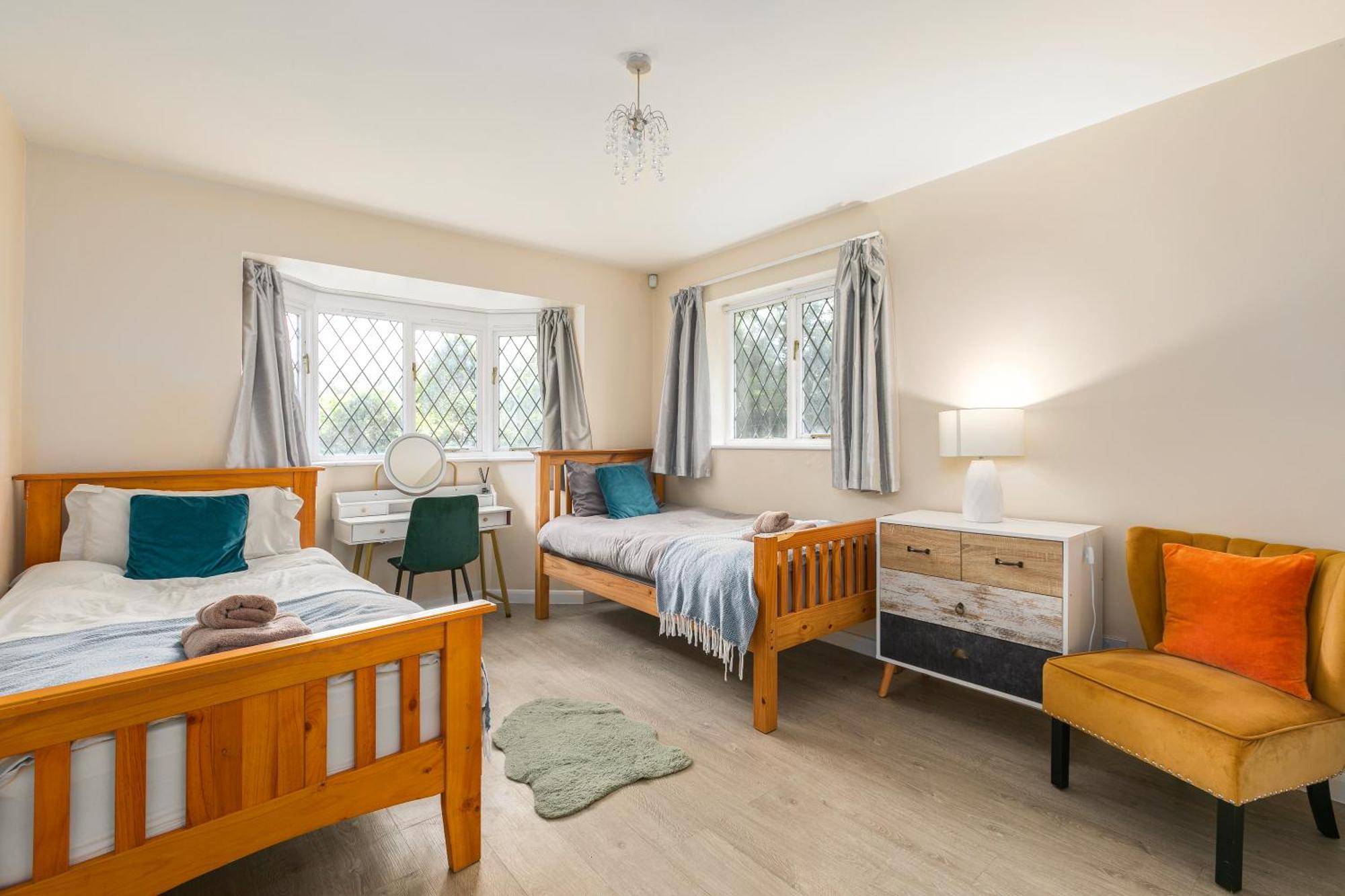 Rural Lodge Stay In Windsor! Hot Tub! Sleeps 20 ブレー エクステリア 写真