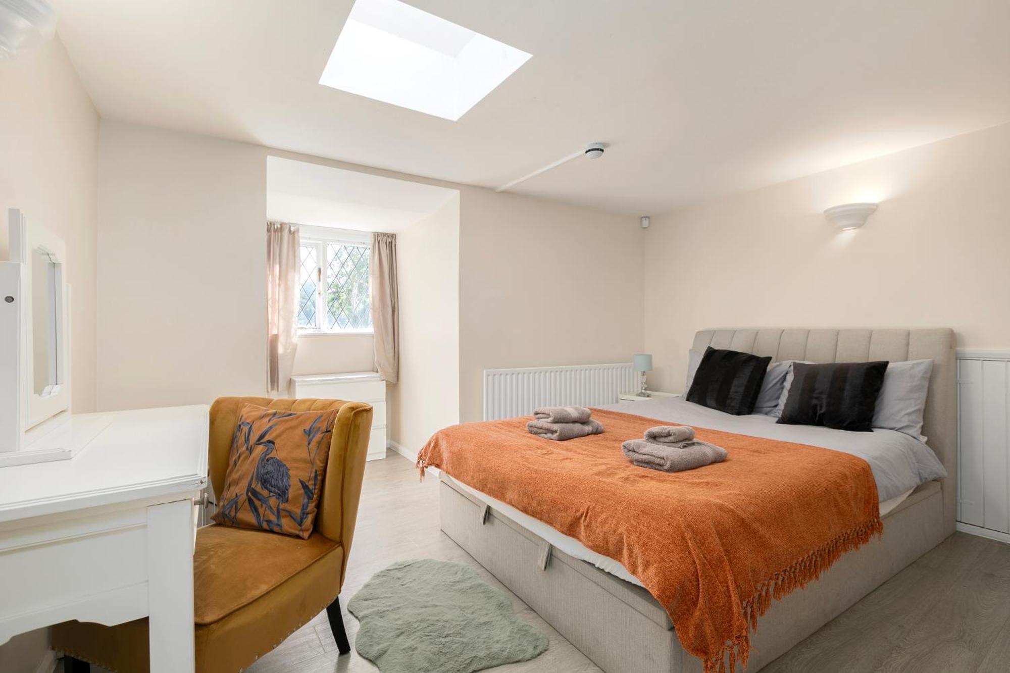 Rural Lodge Stay In Windsor! Hot Tub! Sleeps 20 ブレー エクステリア 写真