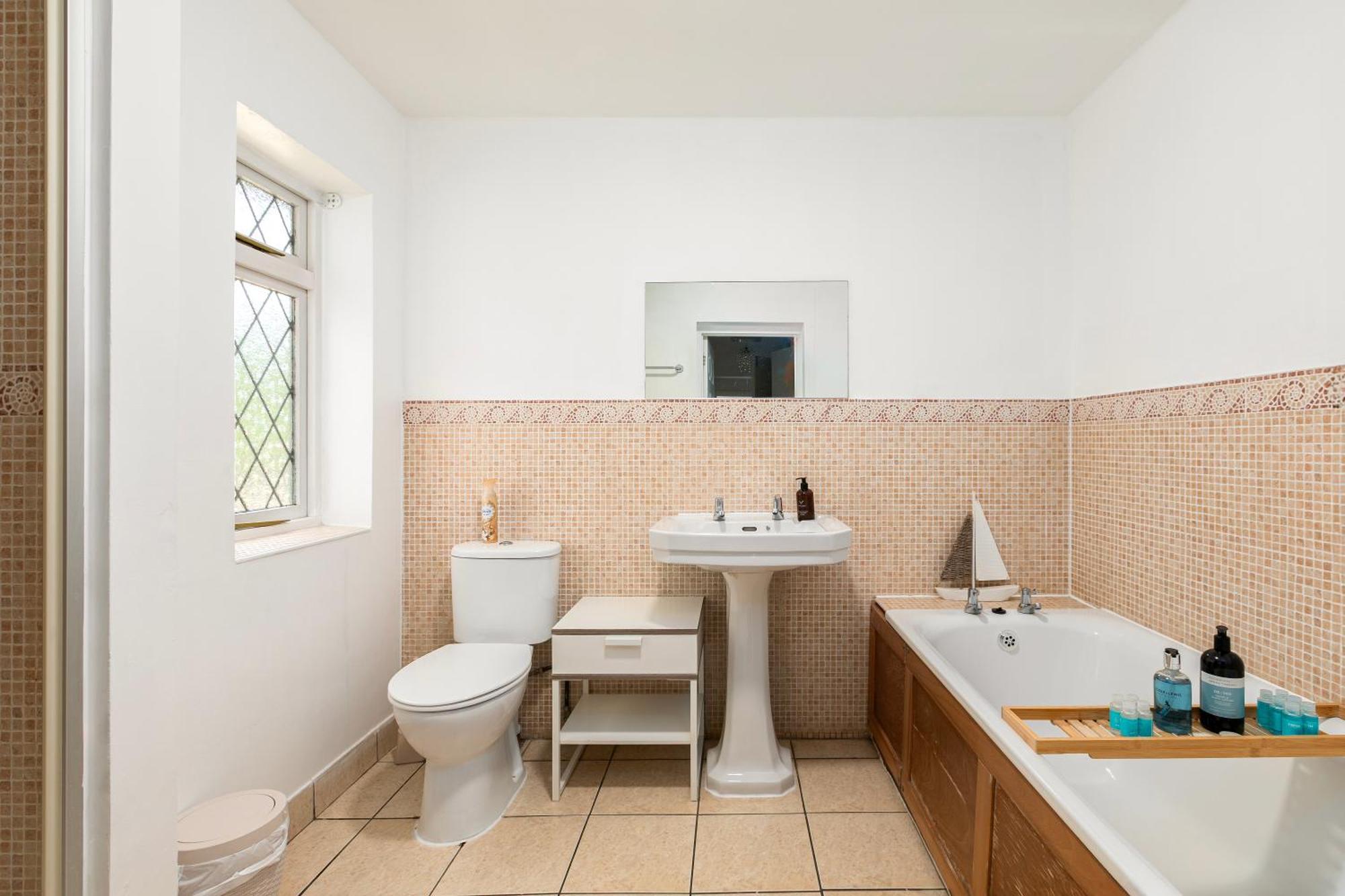 Rural Lodge Stay In Windsor! Hot Tub! Sleeps 20 ブレー エクステリア 写真