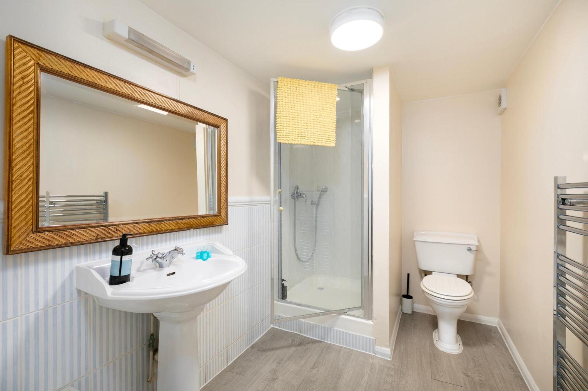 Rural Lodge Stay In Windsor! Hot Tub! Sleeps 20 ブレー エクステリア 写真