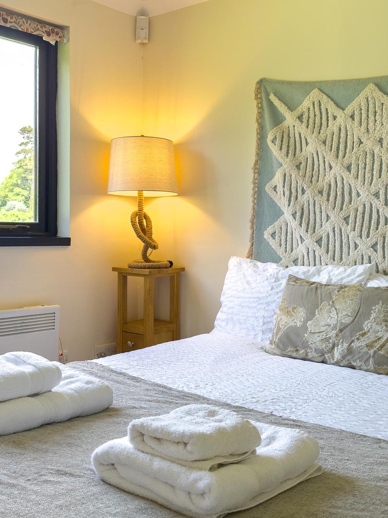 Rural Lodge Stay In Windsor! Hot Tub! Sleeps 20 ブレー エクステリア 写真