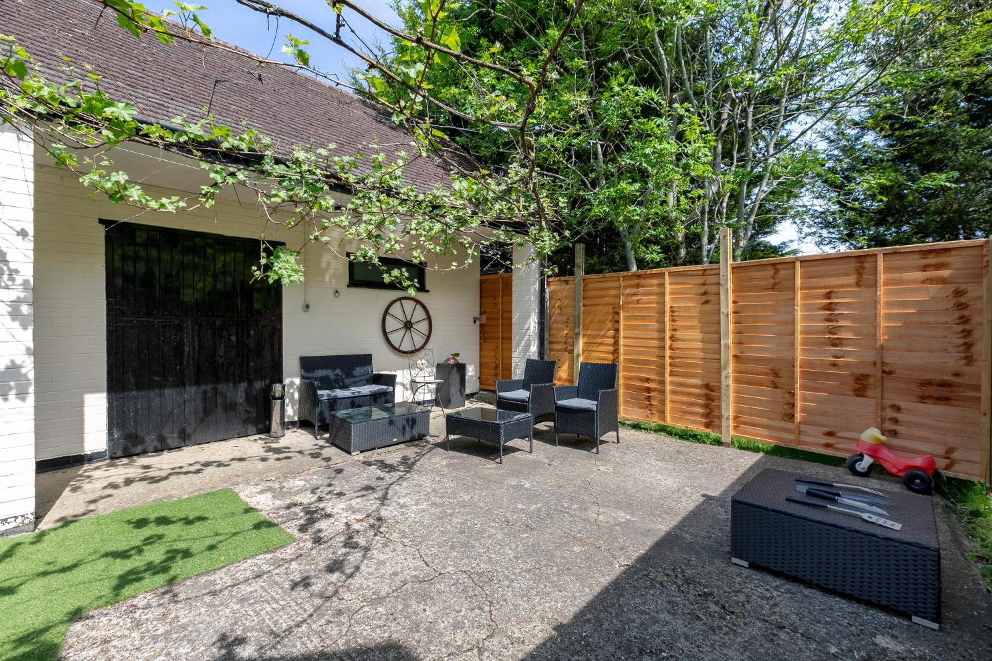 Rural Lodge Stay In Windsor! Hot Tub! Sleeps 20 ブレー エクステリア 写真