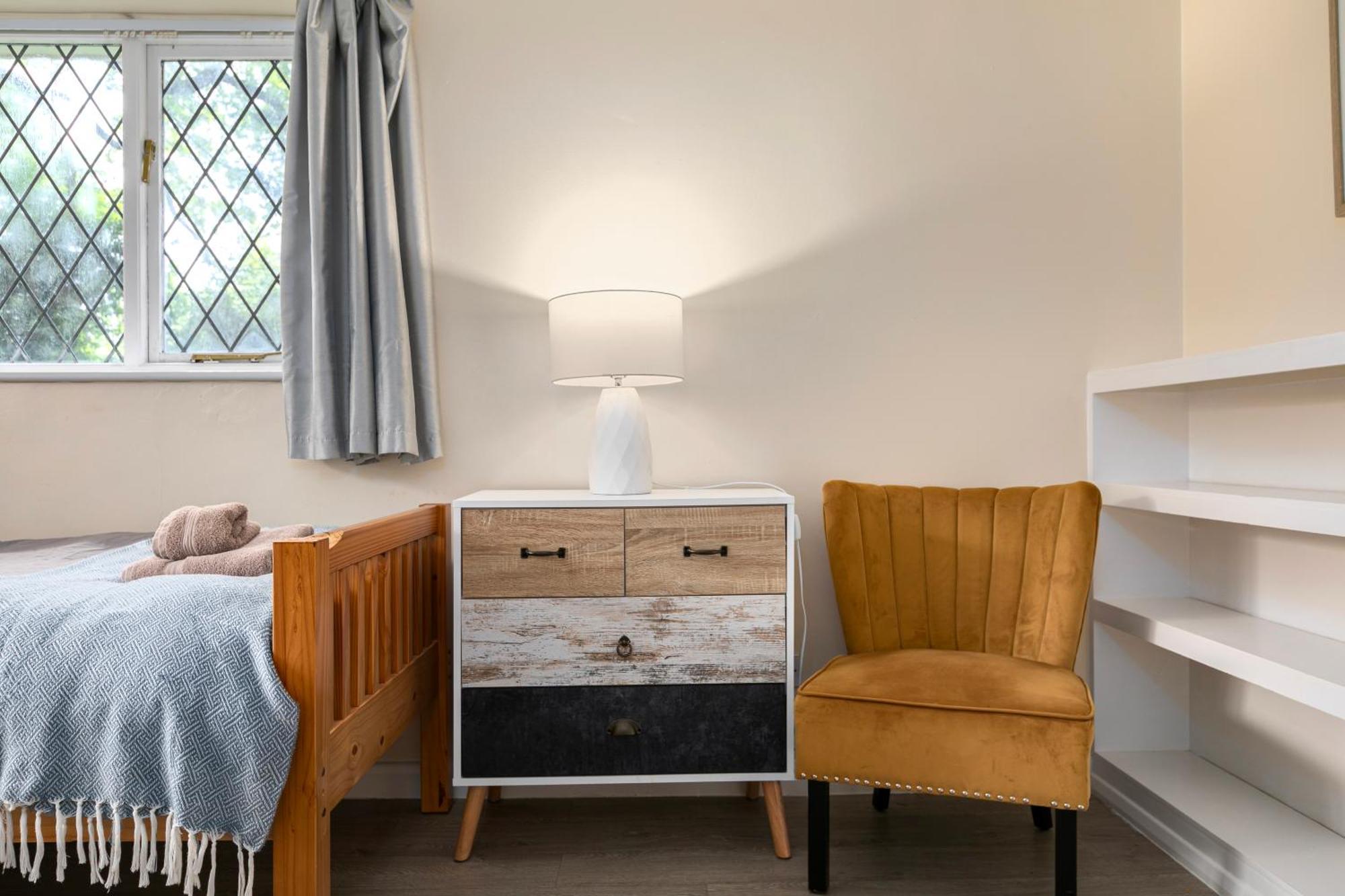 Rural Lodge Stay In Windsor! Hot Tub! Sleeps 20 ブレー エクステリア 写真